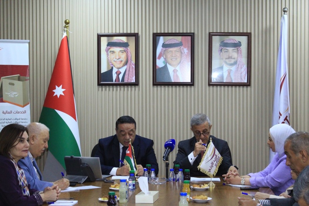 لجنة العمل والتنمية الاجتماعية في مجلس الاعيان تزور البريد الأردني.