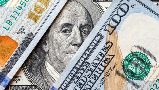 الدولار يتجه لتسجيل هبوط في ثالث أسبوع على التوالي