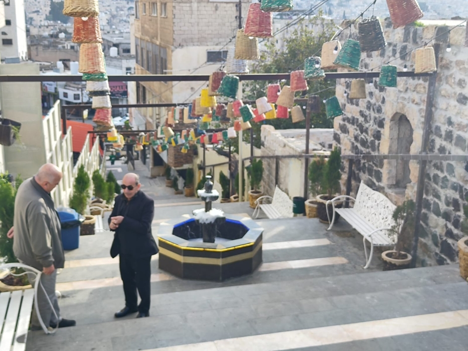 وزير الإدارة المحلية يتفقد مشروع تطوير وسط مدينة إربد