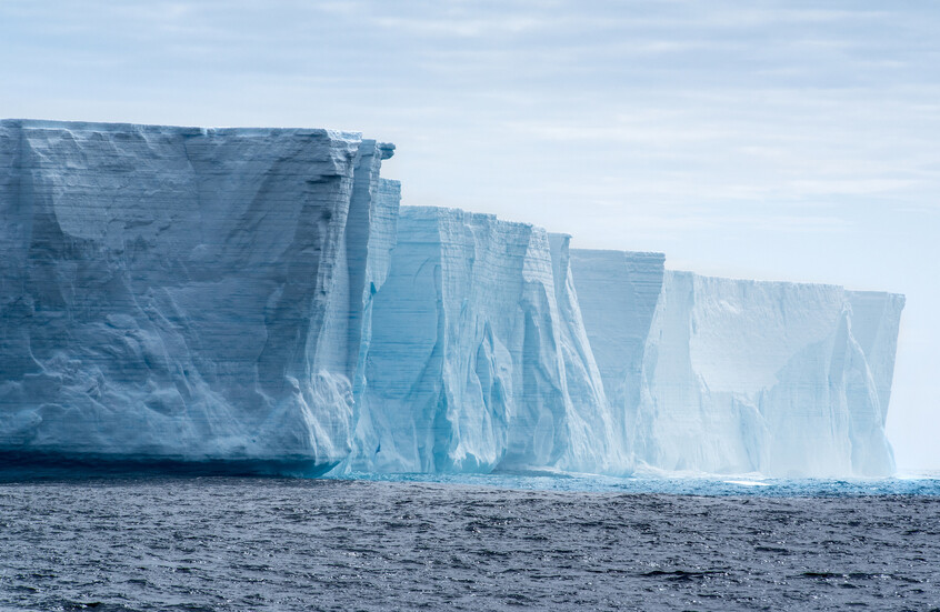 علماء يخططون لبناء جدار تحت الماء لمنع ذوبان نهر يوم القيامة الجليدي