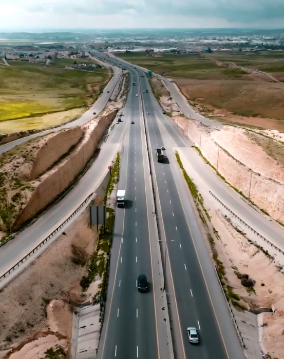 وزارة الأشغال تطلق مشروعا لإنارة ممر عمّان التنموي بالطاقة الشمسية بكلفة 1.4 مليون دينار