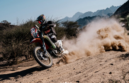 مكينيز يسعى لتعزيز تقدمه في كأس العالم لفئة الدراجات النارية فيم عبر باها الأردن