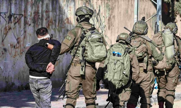 اعتقال 19 فلسطينيا باقتحامات إسرائيلية في الضفة