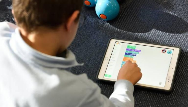 خبراء: الأردن يتخذ خطوة استباقية لحماية اليافعين من مخاطر الانترنت