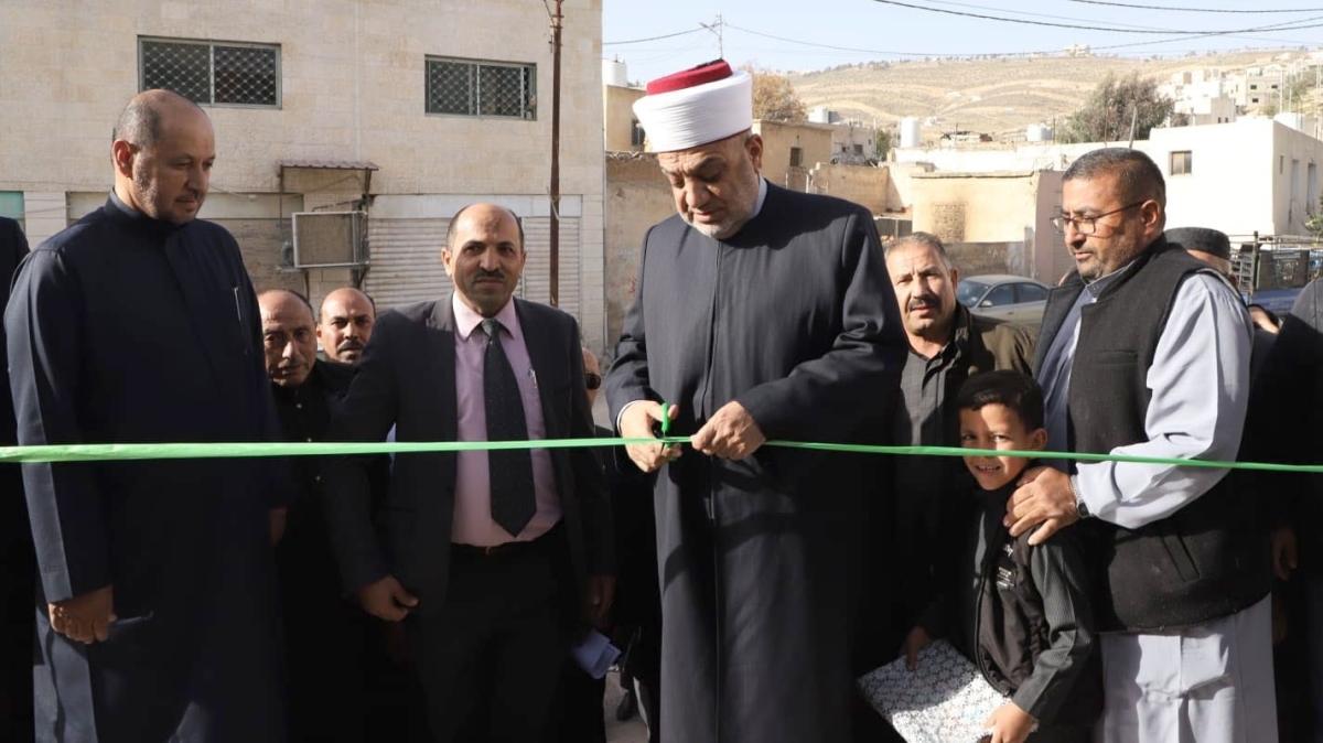 وزير الأوقاف يفتتح مسجد أم رمانه في بيرين